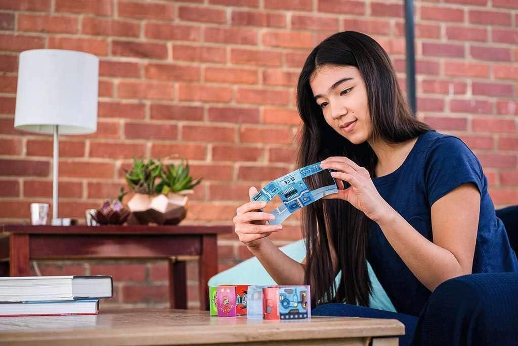 imageThinkFun Blockchain Robots STEM Toy and Logic Game for Boys and Girls Age 8 and Up The Addictive Brainteaser PuzzleBlock Chain ROBOTS